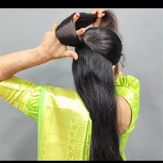 Beautiful Open Hair Hairstyles For Sarees