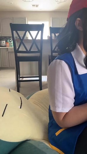 Ash Ketchum Cosplay Female Look with Gameboy Color | Pokemon