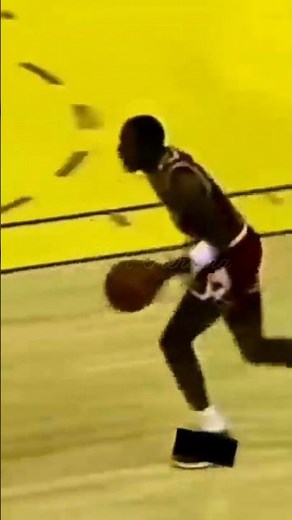 The Legendary 1985 Free Throw Line Dunk by the GOAT! #nba #basketball #nbatrending #shorts #mj