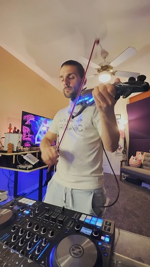 3.5K views · 98 reactions | Violin Session Dua Lipa - Levitating (Kuu Remix) Tag @dualipa so she sees  Special shout to @backblaze for ruining my visuals with their dumb backup notification 若若 @kuumusic #dualipa #kuu #kuumusic #djmanifesto #violin #remix #live #electricviolin #fyp #fypシ #fy #fypage | DJ Manifesto | Facebook