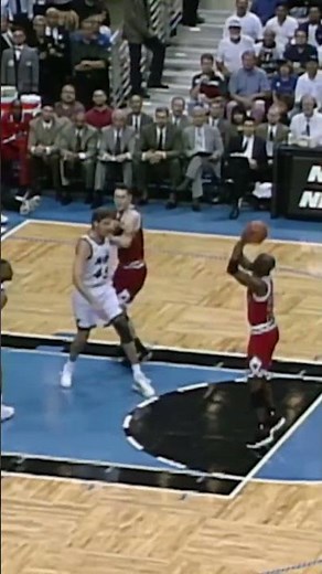 MJ vs Isiah Thomas Highlights – Pure 90s NBA War