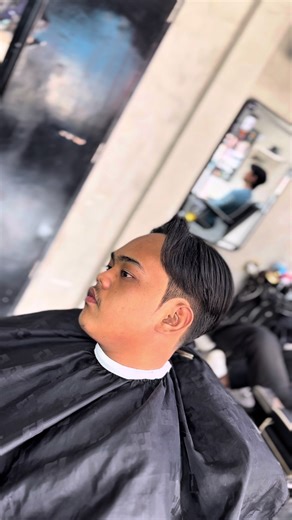 Precisely Cut 💫 Another solid cut done by Aldrin. built with precision, balance, and attention to detail. This is the Boss Barbers standard. Men’s grooming, elevated. 📍 Boss Barbers - OG Branch ⏰ 10:00 AM – 8:00 PM (Daily) Walk-ins welcome or Book via Setmore #BossBarbers #BossBarbersPH #MensGrooming #MensGroomingElevated #BarberPH