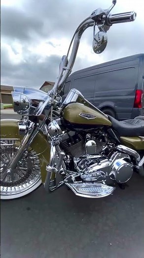 Custom Harley Road King with Twisted Spokes | Vicla Style Clean & Detailed 👑🧼