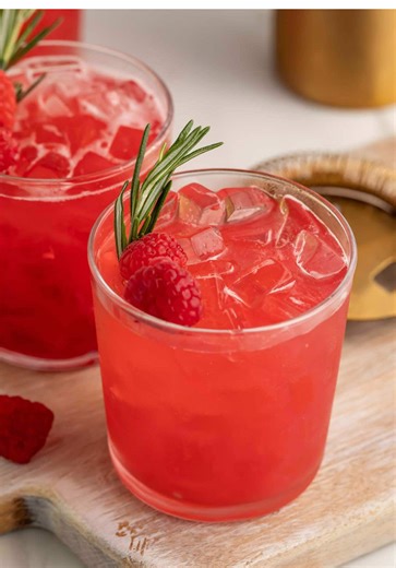 Restaurant level romance in sweatpants 💘🍸 Bright, not too sweet, and feels wildly fancy with very little effort. Full recipe is on the February issue on my substack ✨🍰💕