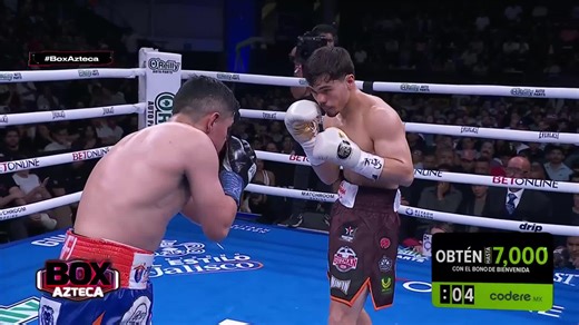 ¡EL PRIMERO ESTÁ EN LOS LIBRO! 👀 El round 1 de estudio y tomando la distancia. ‘Chispa’ Medina contragolpeando y el ‘Gatito’ Curiel caminando hacia adelante 🥊 #BoxAzteca | Box Azteca