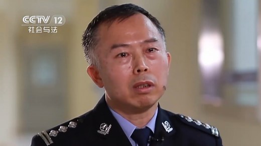 案件实录：三名年轻人入室抢劫，女主人激烈反抗，被歹徒刺伤脖子_腾讯新闻