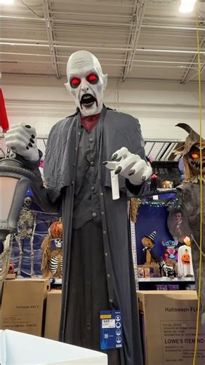 Tall vampire #shorts #horror #scary #animatronics #halloween #viral #halloween2025