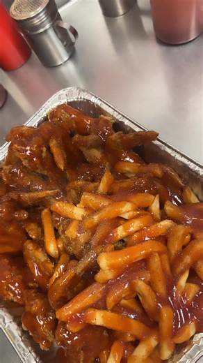 That Harold’s flavor been calling your name all day 👀🍗Crispy on the outside, juicy on the inside, smothered in that famous Harold’s sauce that keeps you coming back for more 😋📍 5181 Winchester Rd – Memphis, TN🕒 Open Tuesday–Saturday 11a–9p | Sunday 1p–5p💬 Pull up, bring a friend, and let that Chicago-style taste hit different.Because once you try it… you’ll be feenin’ for Harold’s every day! 🔥🍟🐔 Harold’s Fish & Chicken – New Location, Same Sauce!“One Try, You Can’t Deny!” #chicagostyle 