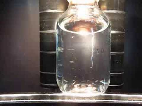 Opération pharmaceutique: Mirage d'une solution stérile injectable.