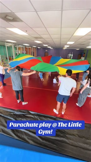 Our toddlers love playing with the parachute! Oh the fun colors to explore and friends to play with🌈 #thelittlegymfwsw #tlgfwsw #learnplaygrow #seriousfun #gymnastics