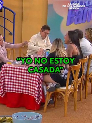“Yo no estoy casada”, le dice @soymarianaochoa a @karinatorresoficial 🤭 🚨Suscríbete a @vix YA con planes desde tan sólo $149 pesos al mes para ver momentos como éste 🔥🔥 📺 #LaCasaDeLosFamososMx 🏠 Disponible también en #LasEstrellas y #Canal5