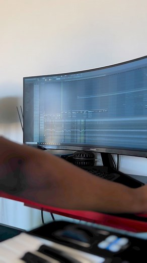 411K views · 10K reactions | Guess The Vocalist ⏳⏳#shakesandles #viralreelschallenge #viralreelschallenge #trendingreels #fypシ゚ #studio #Movie #music | Shakes and Les | Facebook