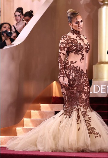 Jennifer Lopez deslumbró con un vestido desnudo en los Golden Globes 2026