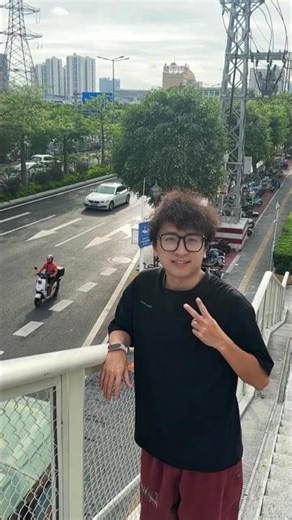 Dancing Car Turns Road Into a Stage #shortsvideo