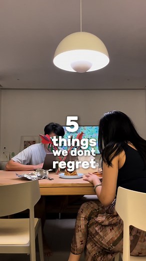5 things we dont regret having in our #home 🤫 1 - having multiple skylights! banyak yang bilang nanti panas, dan sempet khawatir karena ada yang di atas TV. Selama penempatan skylight bukan yang kena matahari siang dalam waktu yang lama, for us it gives us the perfect amount of natural light. And quite therapeutic to see kalo langitnya lagi biruuuu.. 2 - our landing area, simply the best. guests ngga copot sepatu di luar, dan mungkin karena bentuknya kaya ada ‘slot’ masukin sepatu, orang2 punya