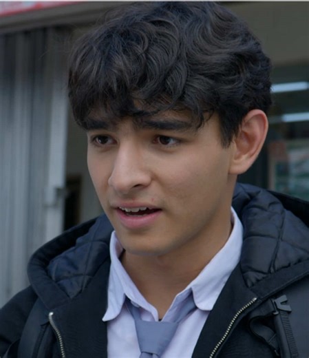 Aqeela kebiasaan helmnya kebalik! HAHA Saksikan sinetron #AsmaraGenZ BESOK SORE, pukul 16.35 WIB hanya di SCTV! Dibintangi oleh Nicole Rossi, Fattah Syach, Aqeela Calista, Arya Mohan, Harry Vaughan dan Raisa Marie. #SCTVSinetron #AsmaraGenZ #SCTVCuplikan #BullyBukanGenZ