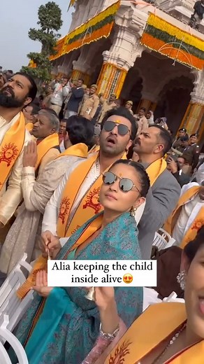 5.7M views · 129K reactions | Aagaya! Aagaya! Alia Bhatt got excited for the rose shower at the Ram Mandir Inaugration So cute! | Bollywood Bubble - Features | Facebook