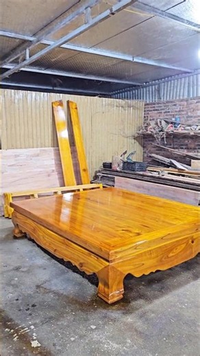 Traditional Solid Chinaberry Wood Platform Bed