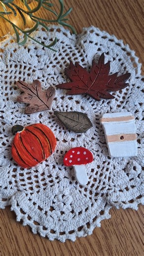 C R a F T Y on Instagram: "Diy clay magnets🍂 Autumn vibes ✨️ 🍁 #claymagnet #clayautumn #handmade #handmadecrafts #craft #crafts #diy #diyprojects #diyhomedecor #diyideas #diyhome #diycrafts #craftyamiras"