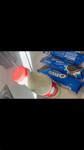 Sheida Kino on Instagram: "Come make ice cream Oreo cake with me for the boys bday cakes. So easy and taste like McFlurry. Sorry to all my followers asking for it 😂❤️ Here it is xx #fyp #bdaytings"