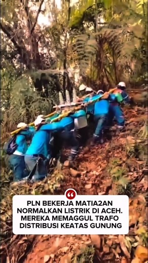 Kementerian Sosial RI on Instagram: "PLN bekerja mati-matian untuk menormalkan kembali pasokan listrik di Aceh. Di tengah medan berat dan akses yang sulit, para petugas dengan penuh dedikasi memanggul trafo distribusi hingga ke atas gunung. Upaya ini dilakukan demi memastikan listrik kembali menyala dan aktivitas masyarakat dapat berjalan normal. Semangat, pengabdian, dan perjuangan mereka patut diapresiasi Sumber: nazzah_nandazizah"