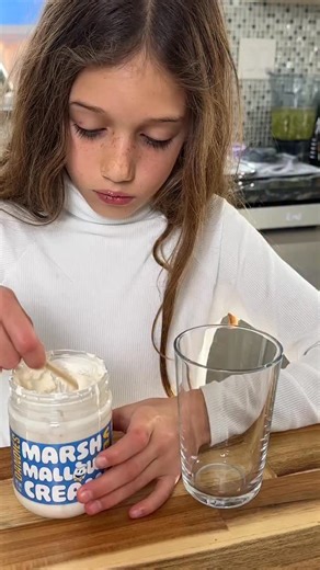 Valentine’s Strawberry Banana Smoothie with a Secret Twist 💕🍓🍌 Here’s how I made it extra special (and still super simple): First, I spooned some soft vegan marshmallow fluff inside the cup and shaped it into a heart on the inner wall of the glass. Then on the outside of the cup, I traced a heart over it with a black marker so I could see exactly where to build the design. Next, I warmed the vegan marshmallow slightly and dipped my milk frother into it. I placed the frother inside the empty c