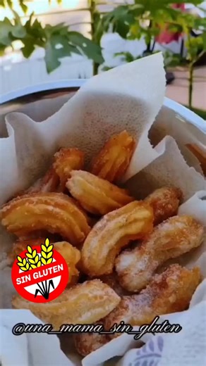 Abi Fleichman on Instagram: "❤️Churros sin gluten! No te quedes con las ganas!!!🔥🔥🔥❤️❤️❤️ . 👉Recordá poner ❤ si querés que Instagram te siga mostrando lo que publico! y guardar para tenerla siempre a mano. . Receta: 2 Tazas de premezcla 1 Taza de leche 1 Taza de agua 1 Cdita de sal 1 Cdita de vinagre blanco. ✳ Ponemos a hervir el agua, la leche, la sal y el vinagre ✳Cuando rompe el hervor pondremos de golpe la premezcla y mezclamos hasta incorporar ✳ Pasamos a la mesada para terminar de inco