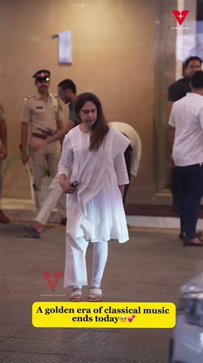 Ye pal dekh ke sab ro pade…” 💔Celebs say final goodbye!! #Paparazzi #Spotted #CelebsSpotted