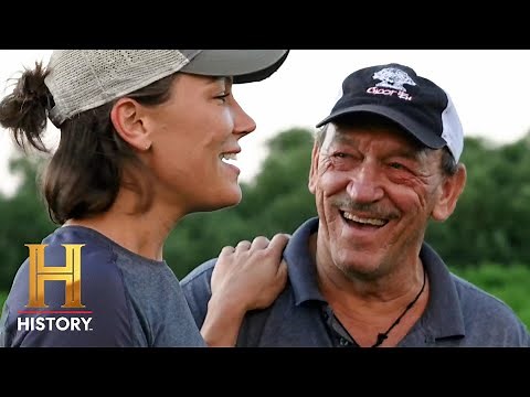 Snakes Are Terrorizing This Bird Sanctuary | Swamp People: Serpent Invasion (S4) | History