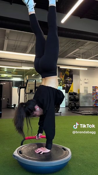 Perfecting the One-Hand Handstand Technique