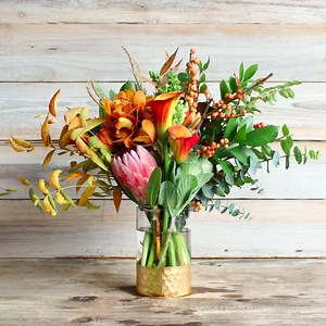 Get your Friendsgiving on with 10% off! (code: GOBBLE) | Farmgirl Flowers