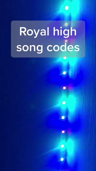 #fypシ #fyp #foryoupage #royalhigh #roblox please go follow my sister @roblox.royalhigh.songs thank you 😊❤️✨