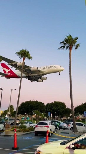 Qantas Airways Airbus A380 Landing at LAX Airport