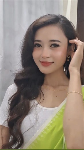 Raj Luxmi 🦋 on Instagram: "Kei kaige tatomba 🤭..."