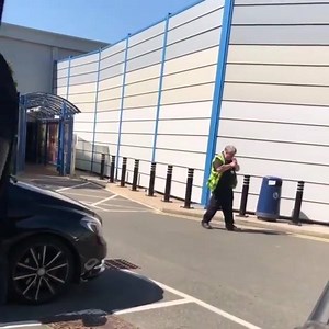 Can we love Idris Elba anymore?! Idris show off his dance moves | Jamaica Live