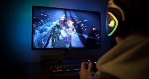 Asus CG32UQ, la recensione