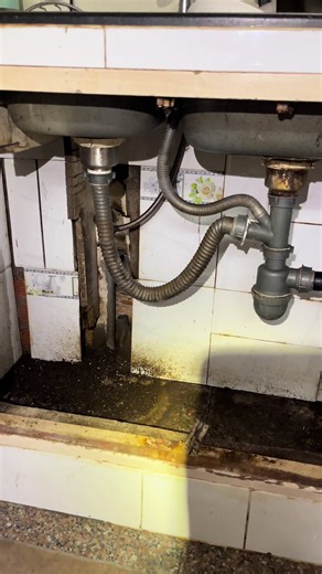 Thông tắc thoát bếp đi ống 34 và thoát sàn nhà tắm cho anh chủ tiệm salon tóc, mỡ và tóc 😅 #hungphatservices #diennuochungphat #suachuadiennuoc #thongtacduongongnuoc #thongtacbonruachen