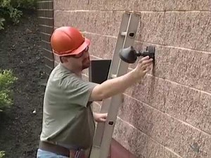 How to Avoid Accidents When Working With Ladders