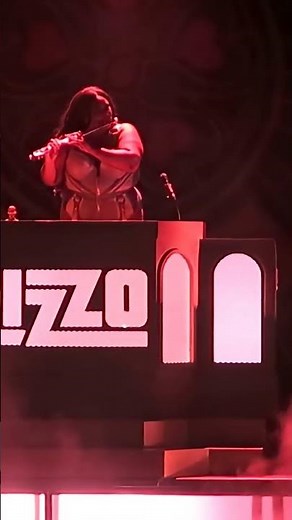 Lizzo playing a flute solo in San Diego 10-24-19 #sandiegomusic #lizzo #liveflute