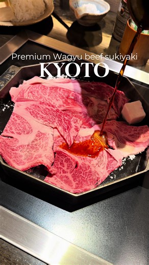 150年以上続く京都の老舗和牛すき焼き店！ 「三嶋亭 高島屋 京都店」 📍 京都府京都市下京区四条通河原町西入ル真町52 京都タカシマヤ 7F 💸15,000円-20,000円 ───・─── ・─── ・─── ・ #japanesefood #wagyu #kyotofood #京都グルメ