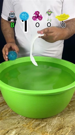 TRY TO GUESS HOW MANY TISSUE PAPER IT TOOKS! WHAT HAPPEND NEXT? #water #waterexperiment #asmr