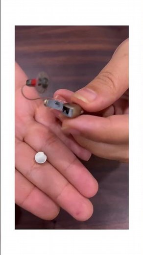 How to insert batteries in hearing aids part 2- #hearingaids #hearingloss #hear #batteries #hearing
