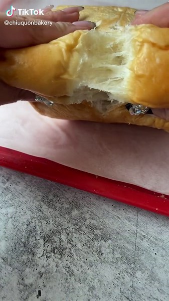 The Milk Bread is so soft, fluffy, and delicious. #milkbread #madefreshdaily #chinesepastries #chinesebakery #chicagobakery #chiuquonbakery