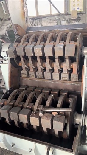 Internal structure of a double-stage screenless pulverizer #pulverizer #crushermachinevideos