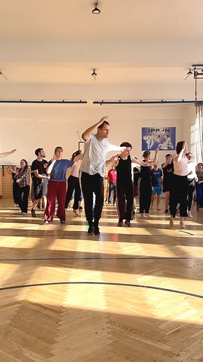 Probably the most important ability in athletic development and movement in general is coordination and rhythm. That means that I'm able to move with ease. That I'm able to hold many degrees of freedom into a low-dimensional space from which I can interact with the world in an energy-efficient way. — UPCOMING FM WORKSHOPS → fightingmonkey.net/upcoming-workshops/ Vilnius | 7-8-9 June Barcelona | 28-29-30 June FM INTENSIVE Slovakia | 5-6-7-8-9-10 August — #fightingmonkey #fightingmonkey_practice #