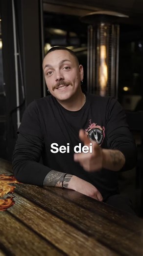 Rock 'n' Food Barbecue Smoker on Instagram: "Sei dei castelli romani e non sai mai dove portare la tua famiglia a cena senza spendere un patrimonio? Qualcosa che non sia pizza, o la classica cucina romana o il solito sushi? Allora vieni a provare il panino più recensito dei Castelli Romani da Rock’n’Food in Piazza XXI Ottobre, 1, Frattocchie! Da noi troverai dei panini inimitabili grazie alla nostra cottura indiretta al BBQ che manterrà i succhi della carne al suo interno, e un affumicatura al l