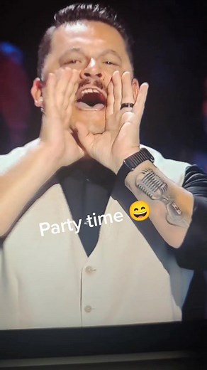 Petrecere cu muzică românească și dans