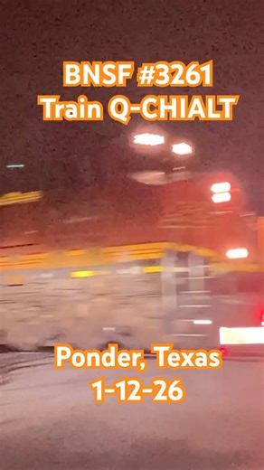 BNSF #3261 leads the Q-CHIALT at Ponder, Texas (1-12-26)