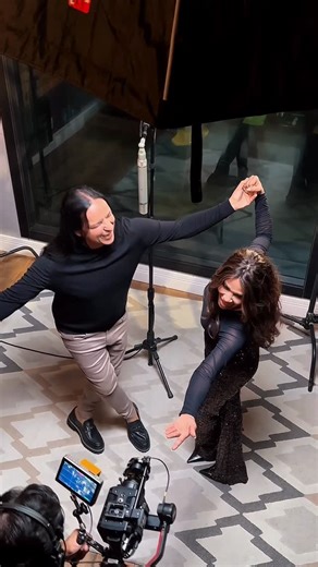 Silvânia e Berg on Instagram: "Vamos começar o ano com novas músicas nas plataformas de áudio e vídeo, então fiquem ligadinhos nas nossas redes!! #SilvâniaEBerg #AmorEuNãoConsigo #JájáNasPlataformas"