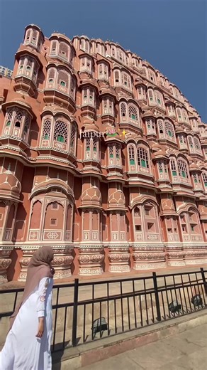 Explore Jaipur's Iconic Hawa Mahal: A Travel Guide